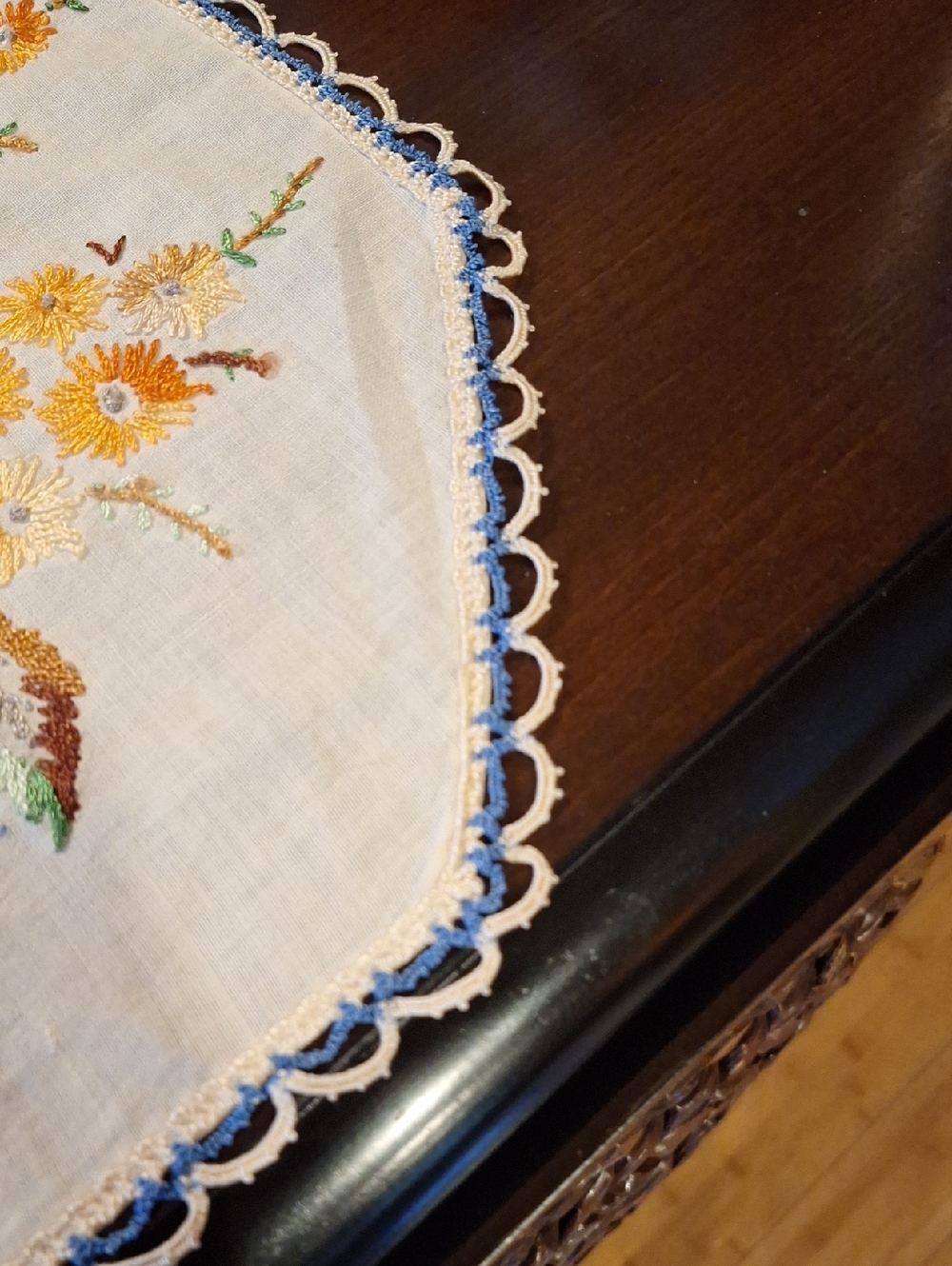 Vintage Hand Embroidered Table Runner in Cream and Yellow. Beautiful Detail - Picture 3 of 5